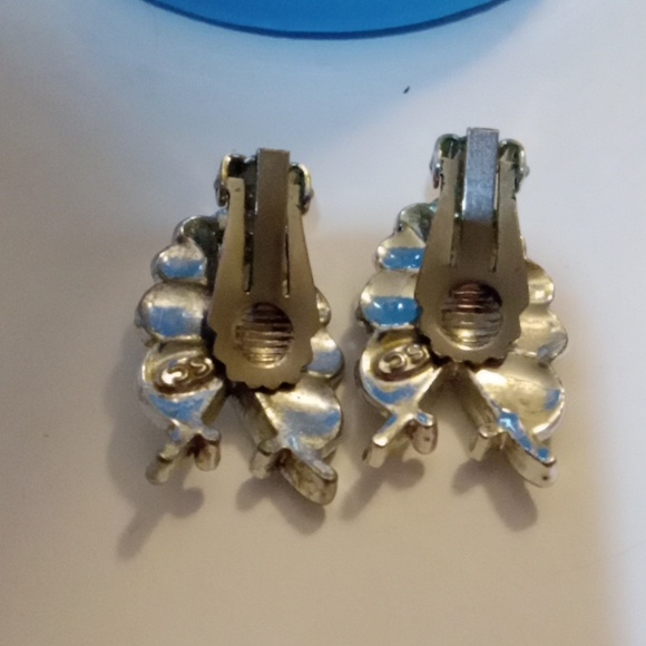 Sarah Coventry Silvertone Clip On Earrings Ribbon With Wings - Picture 5 of 6